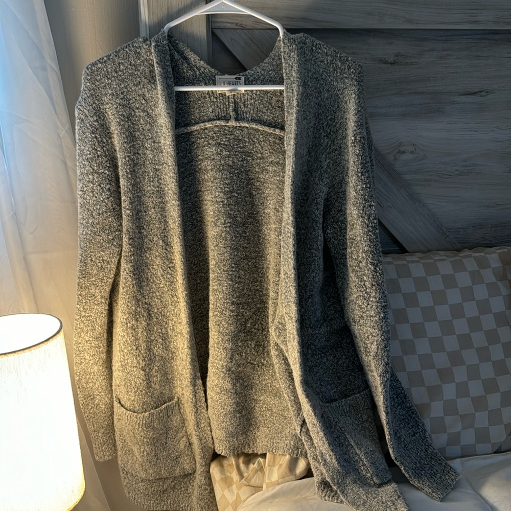 ✨🤍 SMALL GREY LA HEARTS CARDIGAN